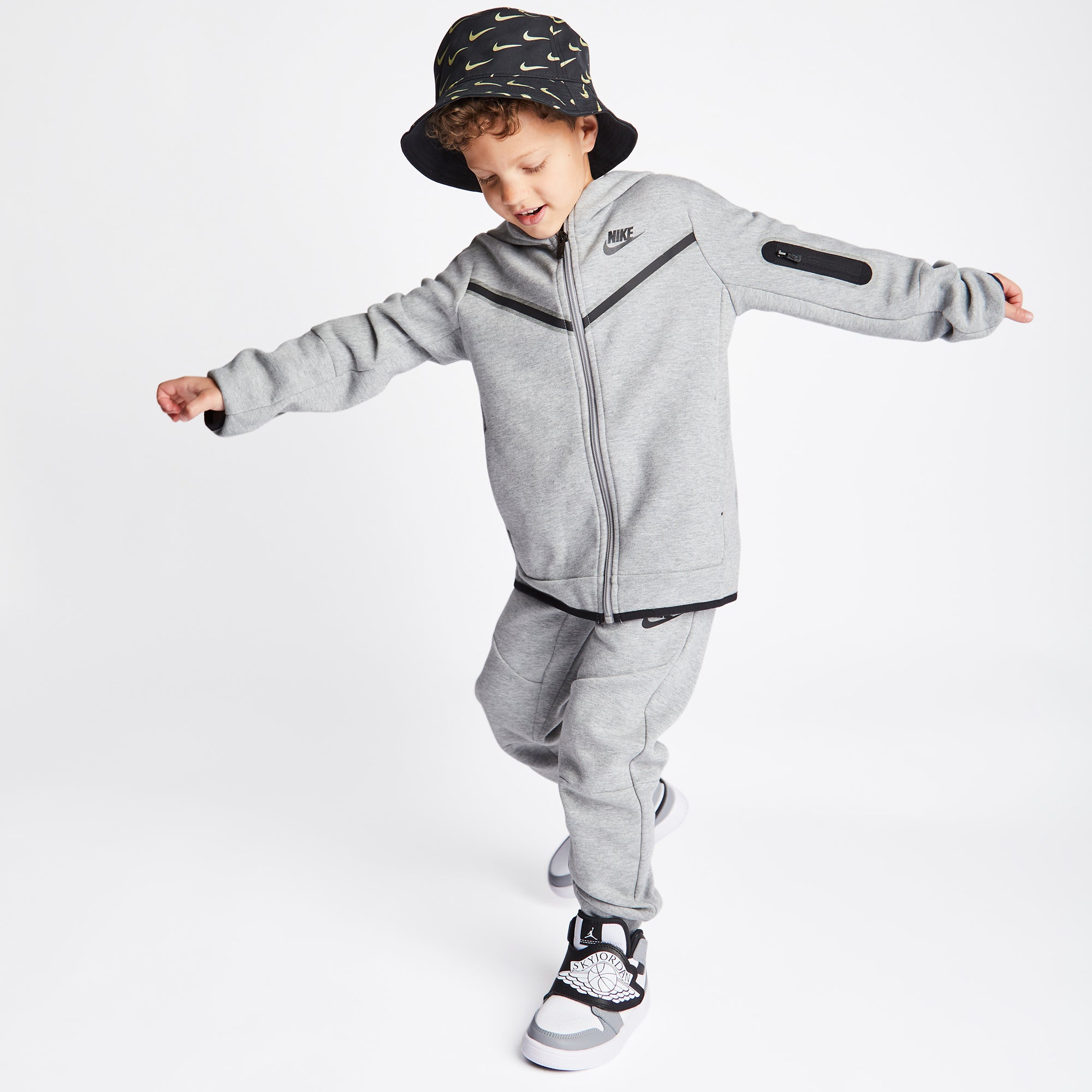 nike tech fleece footlocker