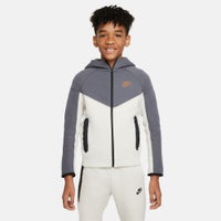 Nike tech fleece sales hoodie foot locker