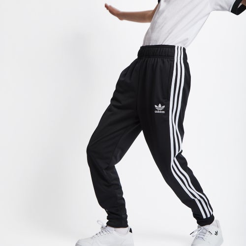 Adidas superstar fashion with joggers