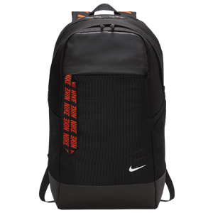 nike essential backpack